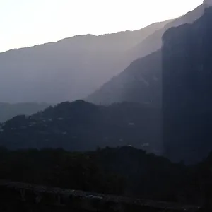 La Maison De 3*, La Tour Francia
