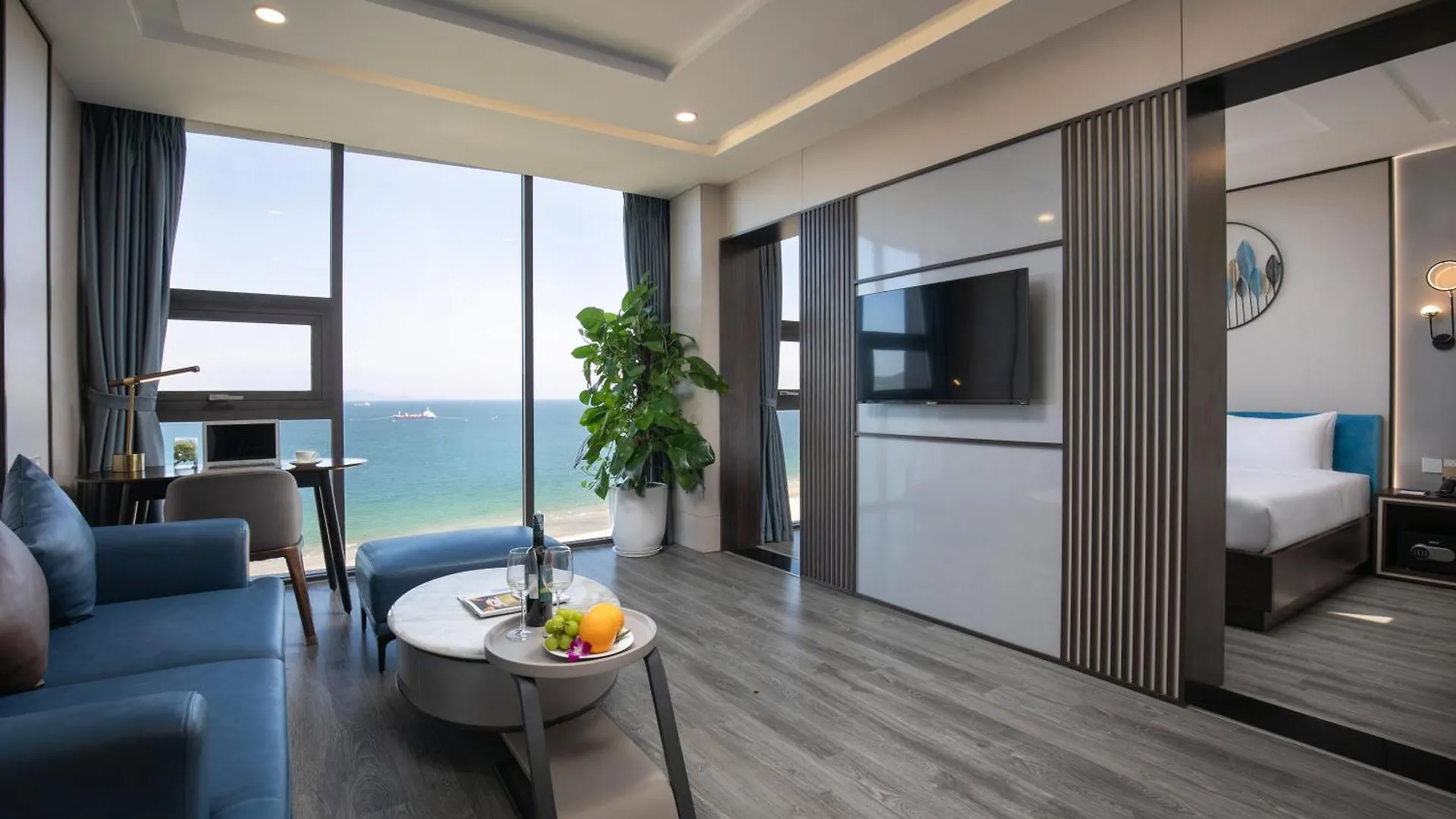 ****  Mangata Beachfront Hotel - Rooftop Bar Sea View Da Nang Vietnam