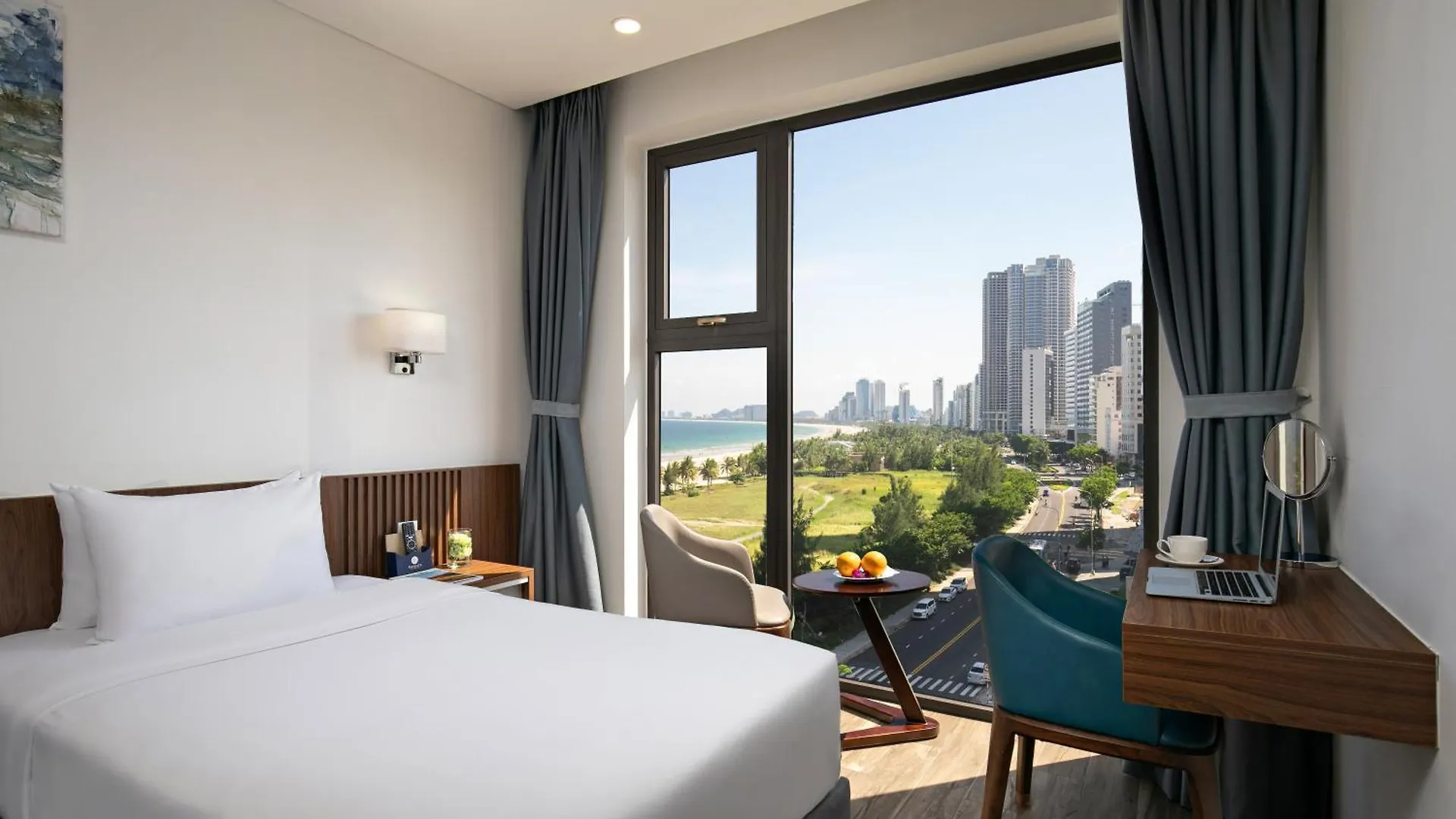 Mangata Beachfront Hotel - Rooftop Bar Sea View Da Nang 4*,