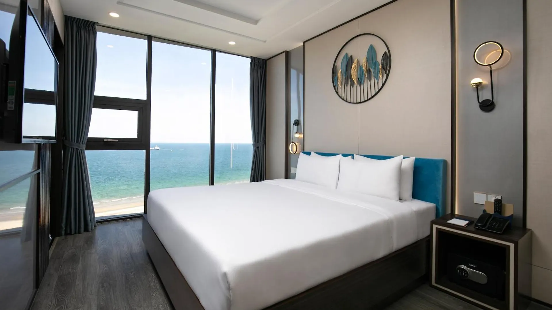 Mangata Beachfront Hotel - Rooftop Bar Sea View Da Nang