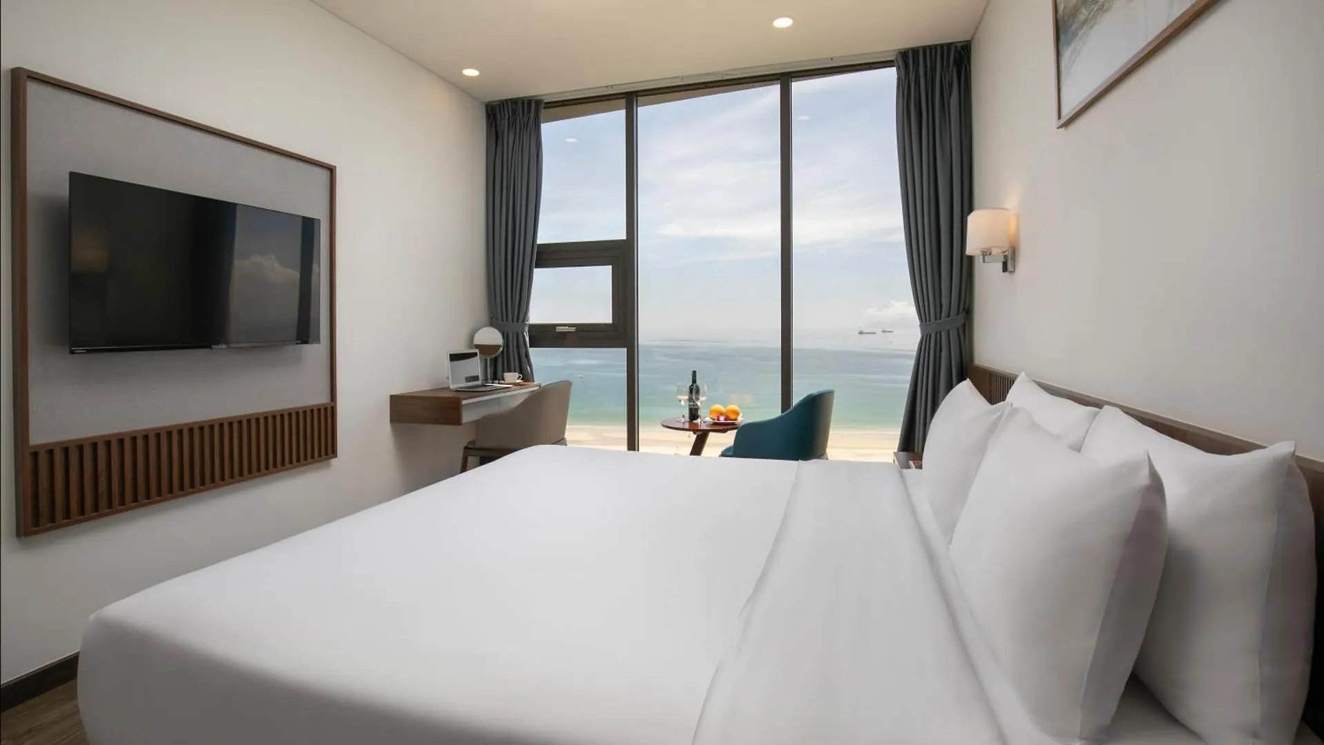 Mangata Beachfront Hotel - Rooftop Bar Sea View Da Nang